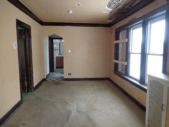 3rd image of 153 E Kensington Ave