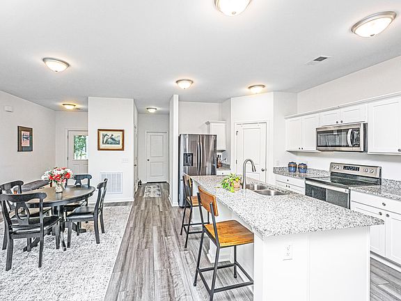 5th image of 109 Lyra Ln