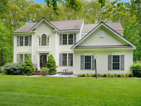 11 Barr Farm Road, Bedford, NH 03110