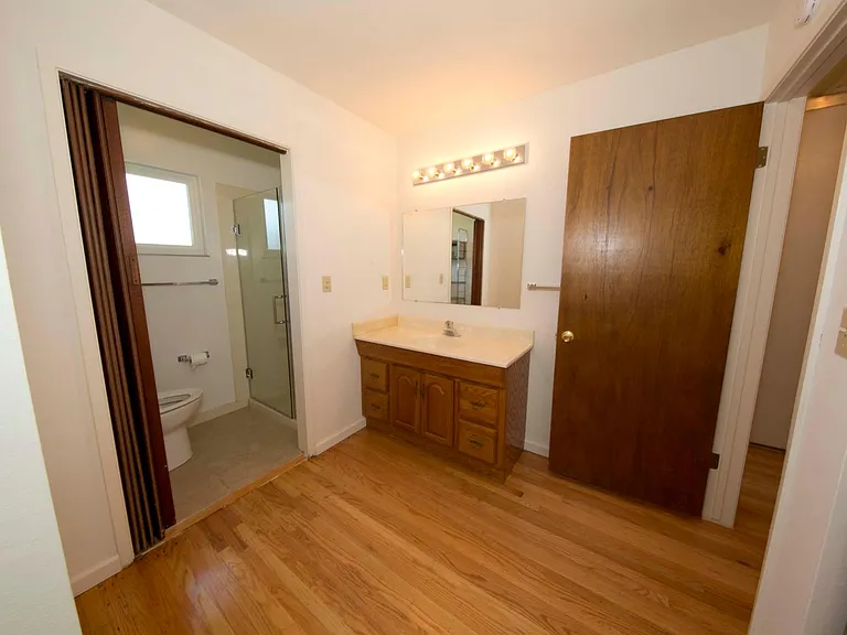 Master bed room Full shower and Water Closet