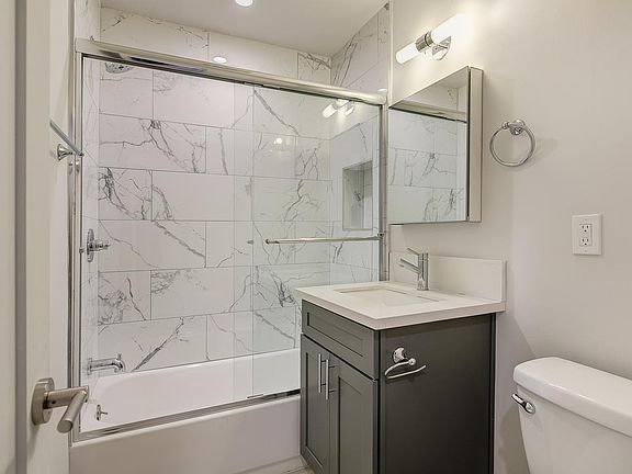 5th image of 2232 W 24th St #206