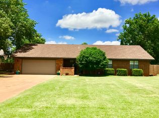 211 W Lakeview Rd, Elk City, OK 73644