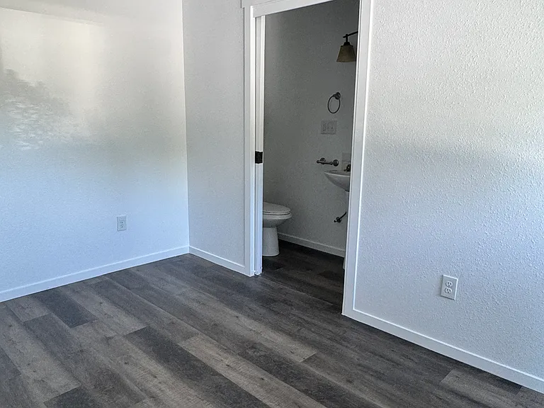 407 Avenue E — Photo 8