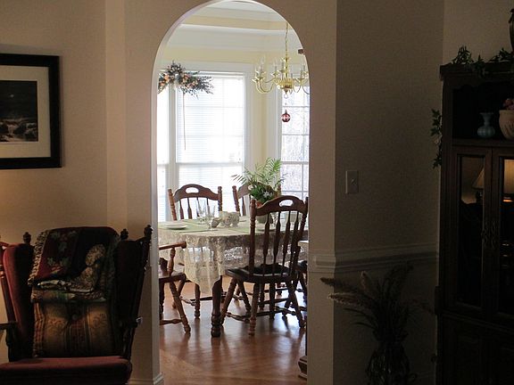 3rd image of 910 Birkdale Dr