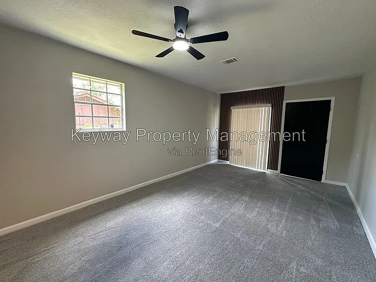3606 Columbine Dr — Photo 2
