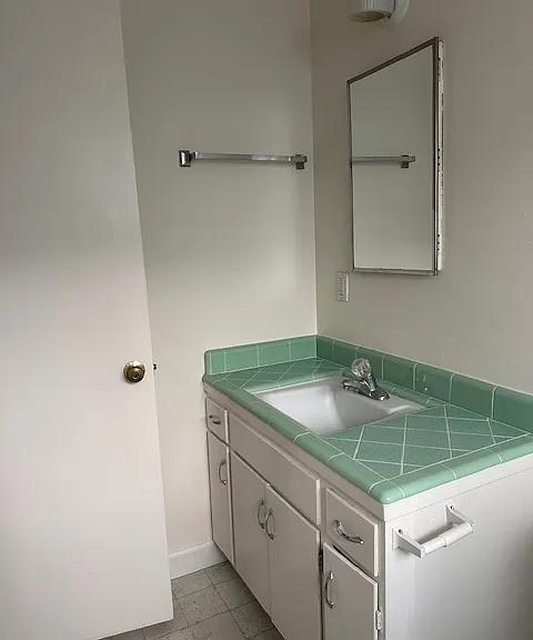 320 9th St #9 — Photo 8