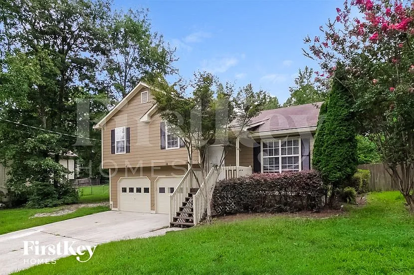 3 bed, 1.5 bath, 1104 sqft, $1,940 — Photo 2
