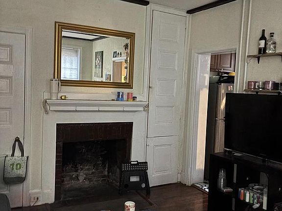 2nd image of 105 N Mole St