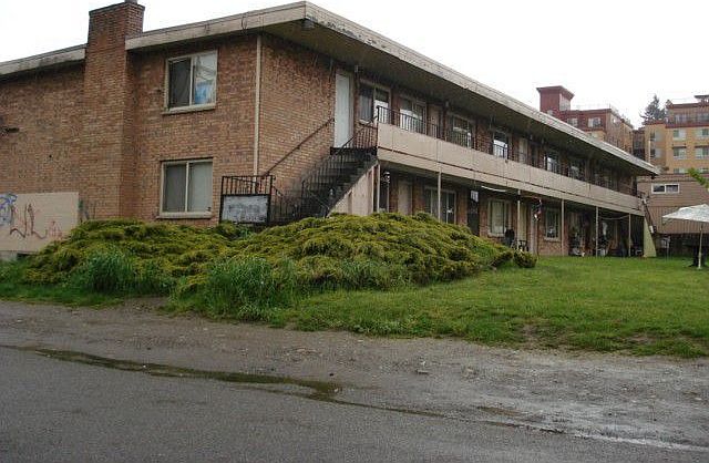 2nd image of 3200 NE 137th St