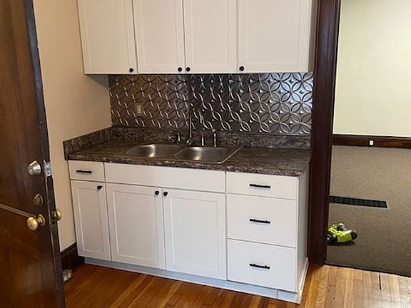 5th image of 215 11th St #215-1B