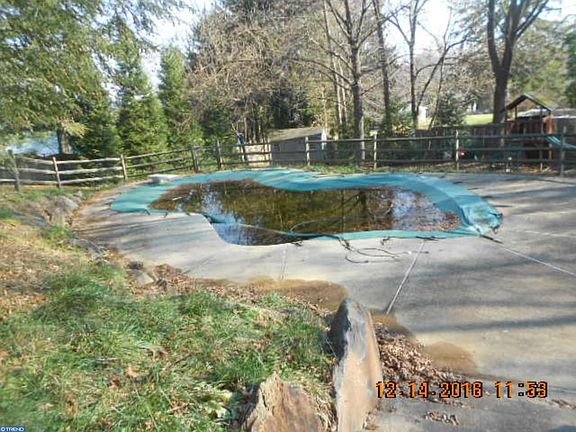 4th image of 163 Beacon Dr E