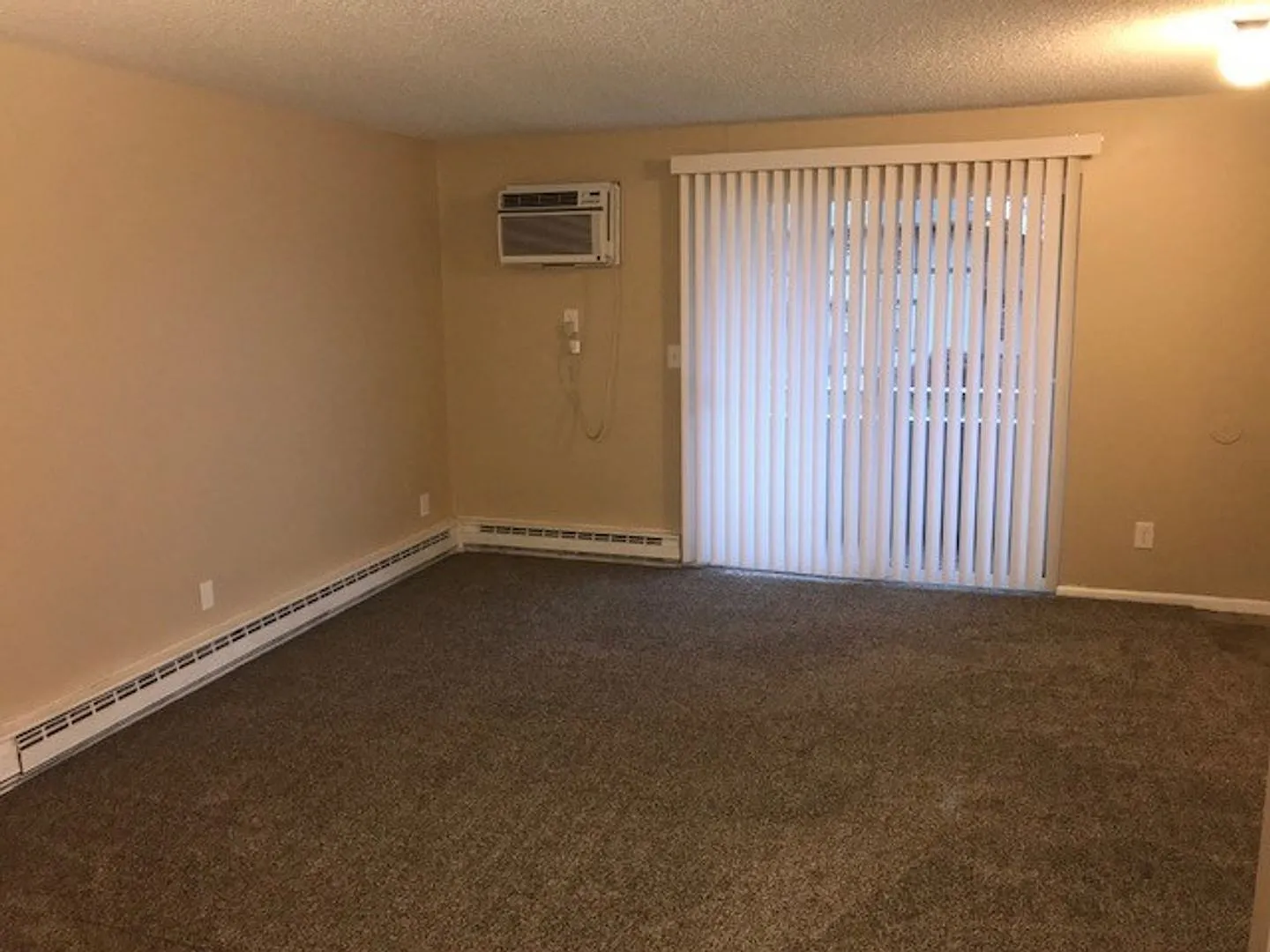 East Mission Apartments — Photo 2