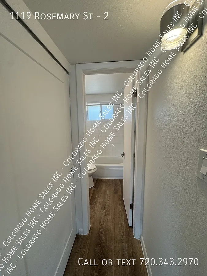 Lovely, spacious and renovated 2 bed, 1 bath in small building — Photo 3