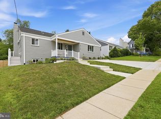 2713 Navarre Dr, Chevy Chase, MD 20815