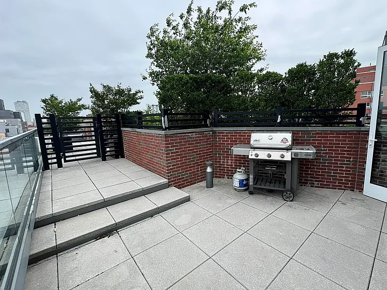 251 E 2nd St #9B — Photo 3