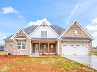 148 Meeting House Ln, Advance, NC 27006