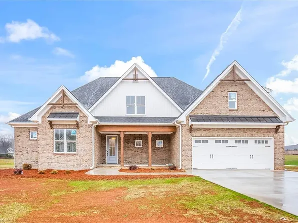 148 Meeting House Ln, Advance, NC 27006