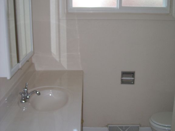5th image of 1735 N Berwick Blvd APT B