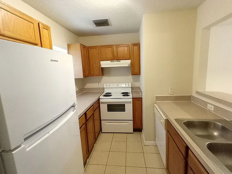 880 E Columbia Ave — Photo 11