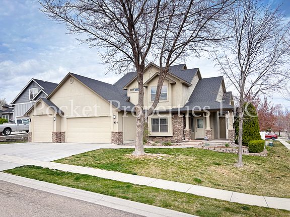 Corner lot in quiet cul-de-sac