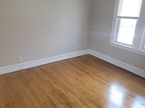 5th image of 1435 W Brown St Unit 2