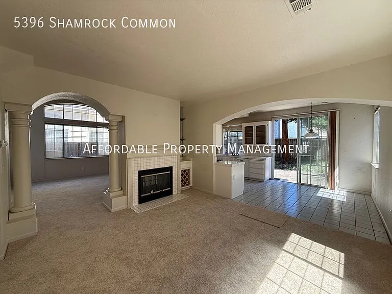 5396 Shamrock Cmn — Photo 11