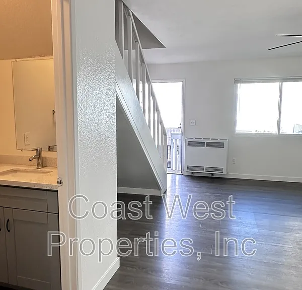 1174 Cypress Ave — Photo 5