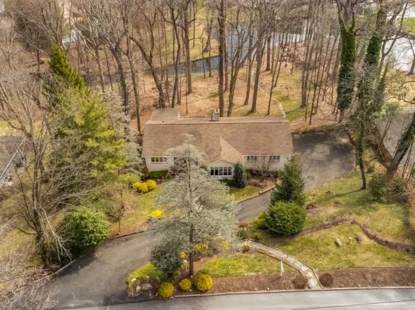 6 Ford Ln, Roseland Boro, NJ 07068