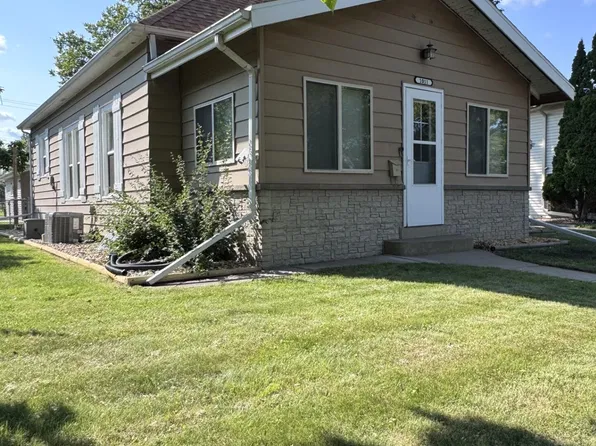1011 N State St, Aberdeen, SD 57401