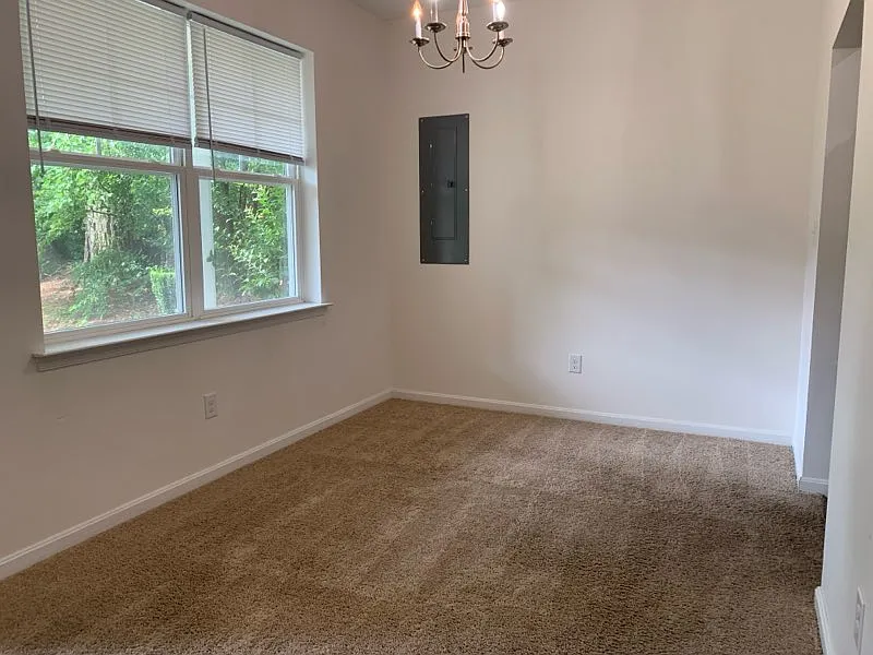 3 bed, 2.5 bath, 2112 sqft, $2,400 — Photo 2