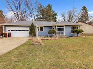401 McArthur River Dr, Eaton Rapids, MI