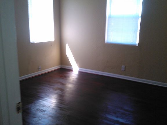 2nd image of 900 Walter St