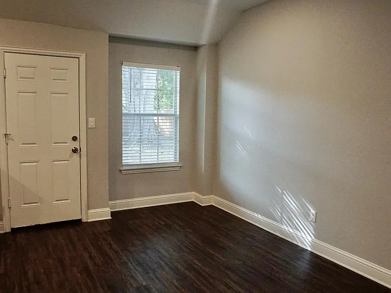 610 Wells St — Photo 7