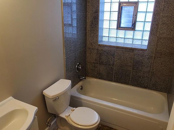 4th image of 5836 Sunrise Ave #1