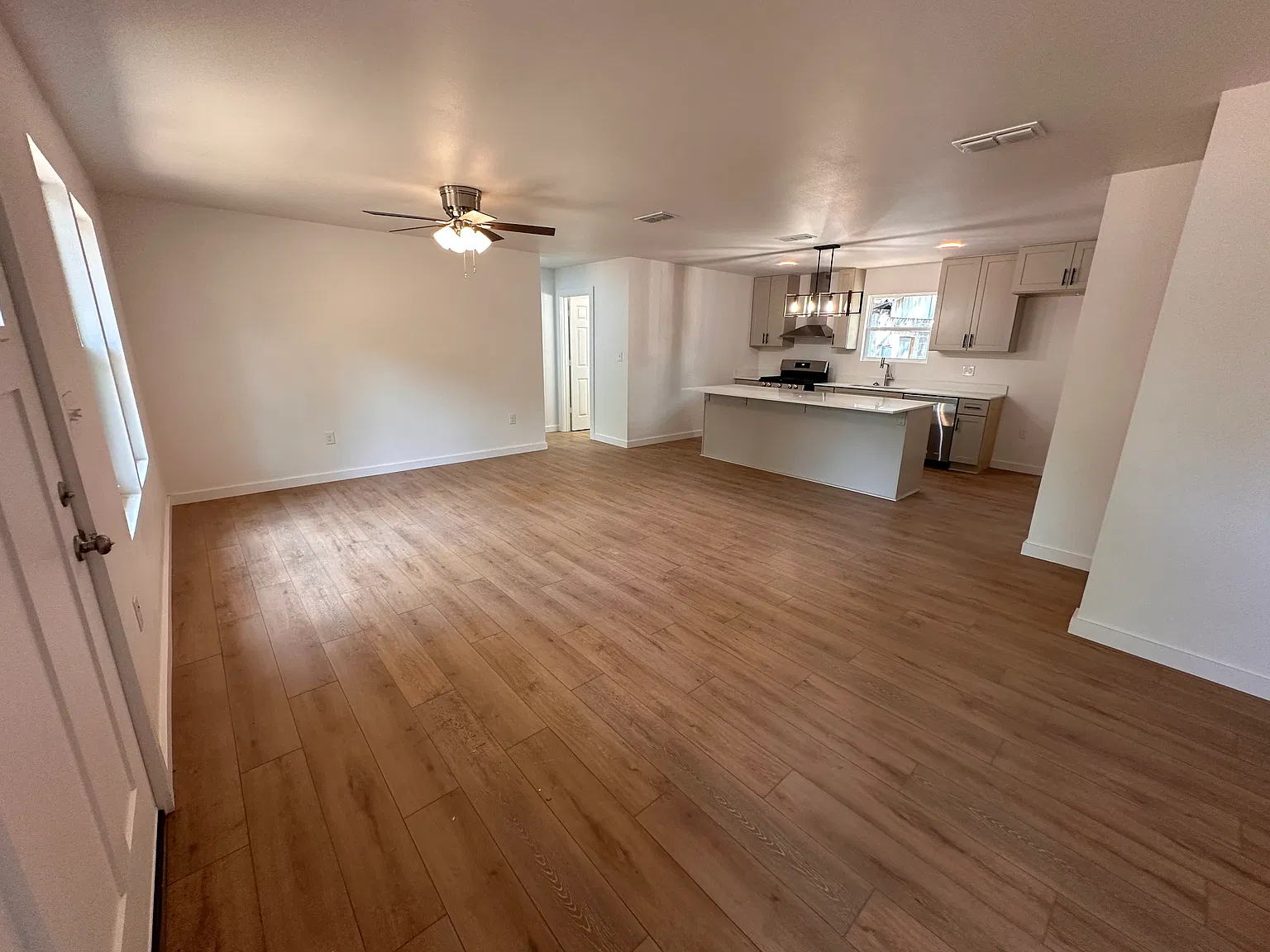 3 bed, 1350 sqft, $1,925 — Photo 3