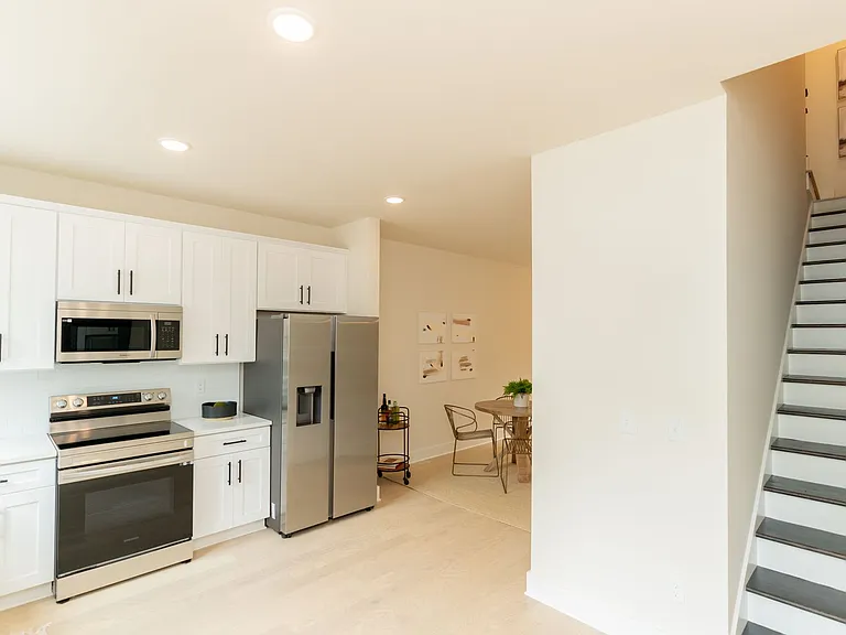 737 N Market St — Photo 2