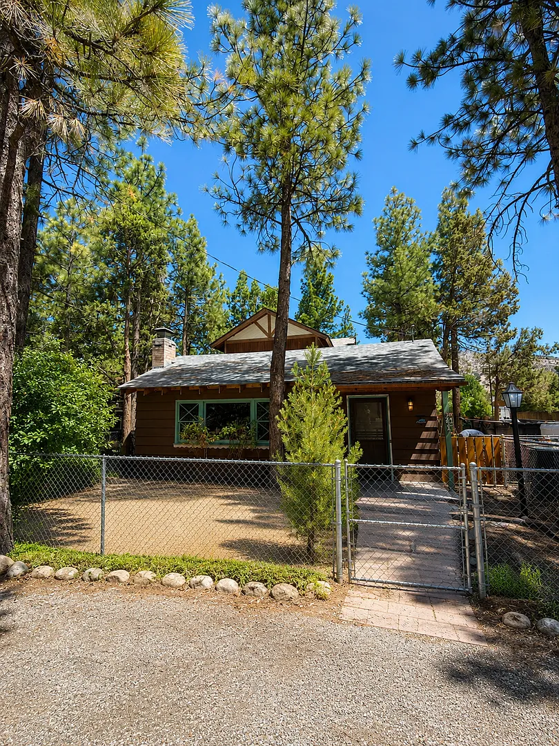 Cute Cabin in Big Bear City — Photo 1