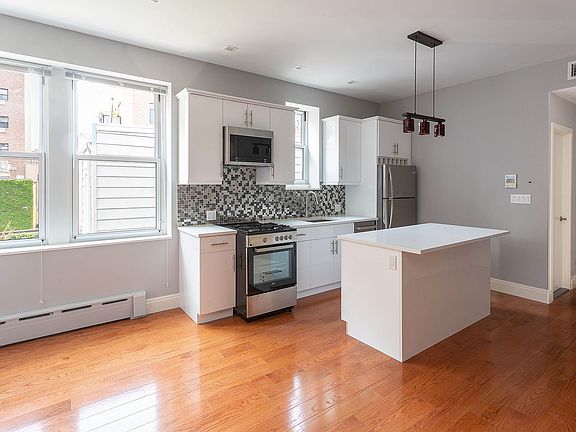 3rd image of 2671 30th St APT 1R