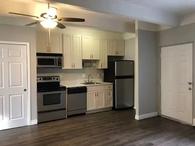 Montego Apartments — Photo 5