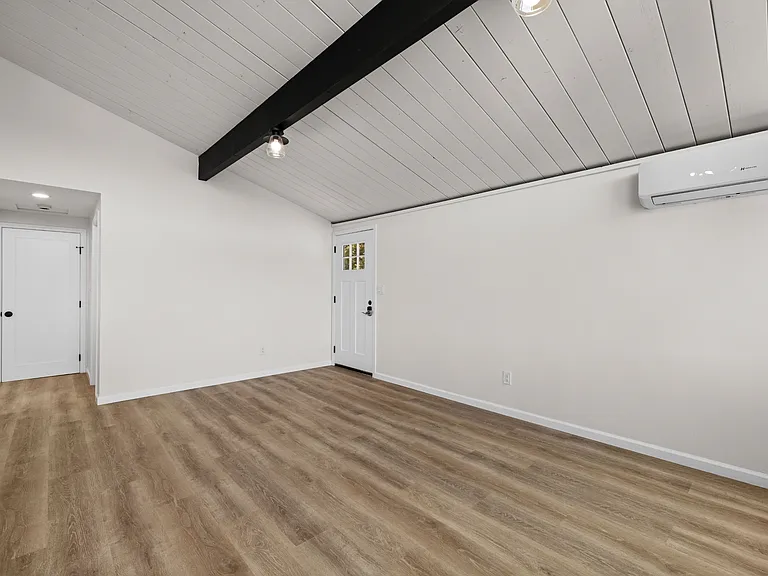 1144 Eureka St — Photo 2