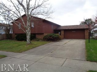 2013 Lake Bluff Rd, Bloomington, IL 61704