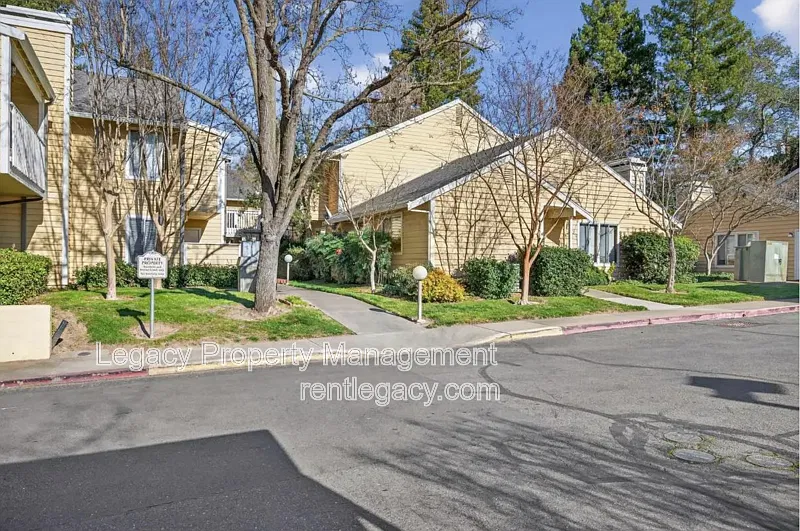 2 bed, 1.0 bath, 888 sqft, $1,675 — Photo 3