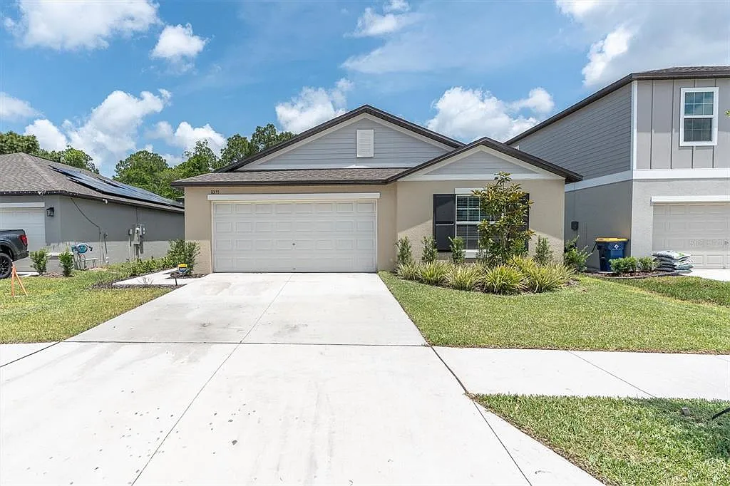 4 bed, 2.0 bath, 1817 sqft, $3,000 — Photo 1