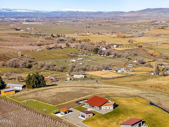 2nd image of Nka Desmarais Rd