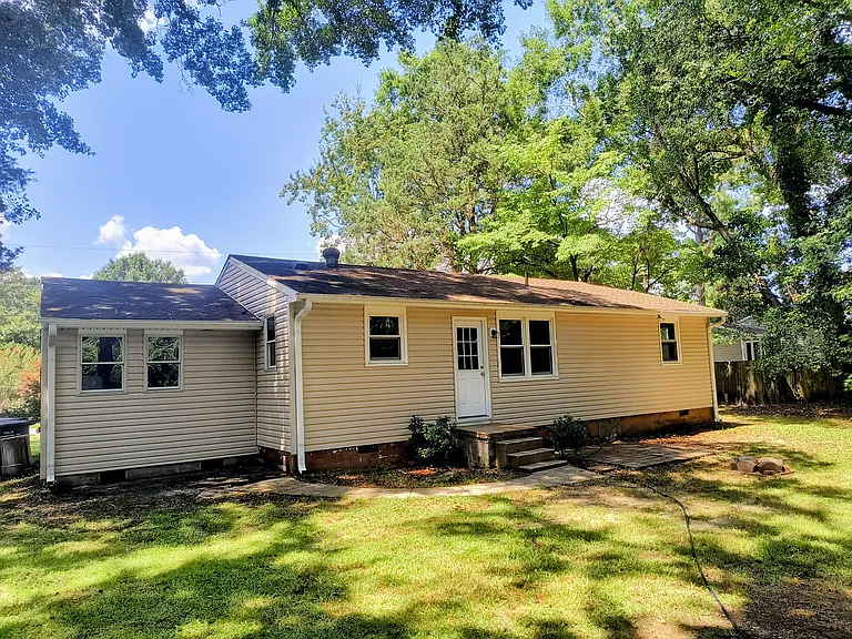 504 Clyde Dr — Photo 8