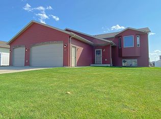 217 Brandenburg Loop, Bismarck, ND 58504