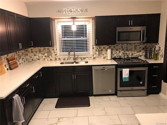 3rd image of 420 Comstock Dr