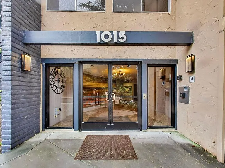 1015 Continentals Way — Photo 21
