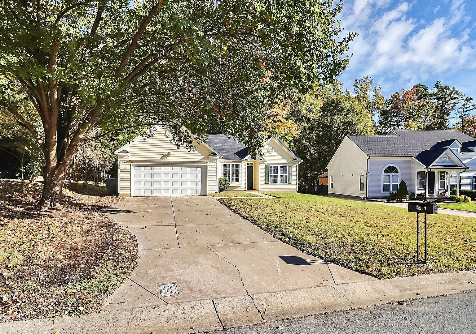 Updated Three Bedroom Home in Northwoods Neighborhood! — Photo 1