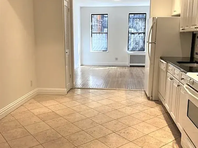 206 E 34th St #5C — Photo 3